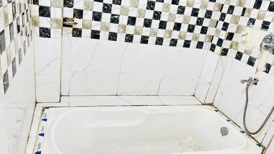 Bathroom 4, Shubh Hotel, Dehradun