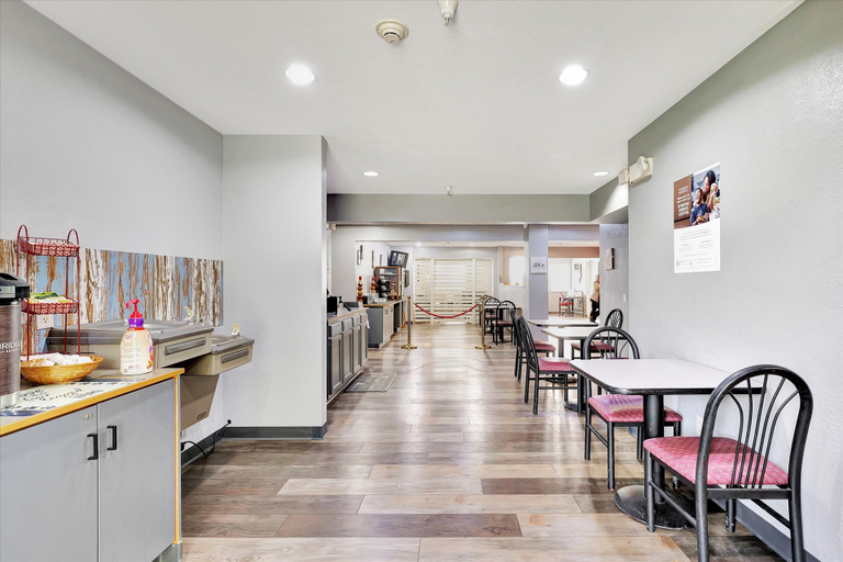 Food & Drinks 5, Ramada Limited & Suites Bloomington, McLean