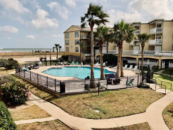 Pool 3, The Jellyfish Resort-style, Galveston