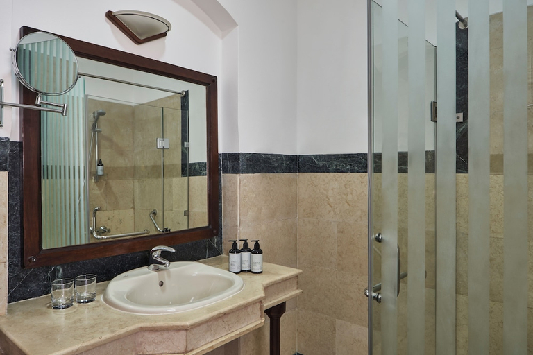 Bathroom 4, Sultan Bey Hotel, Al-Ghurdaqah 2