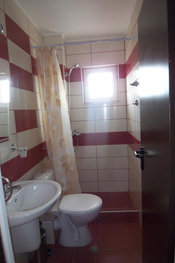 Bathroom 3, Peshev Family Hotel Nesebar, Nesebar