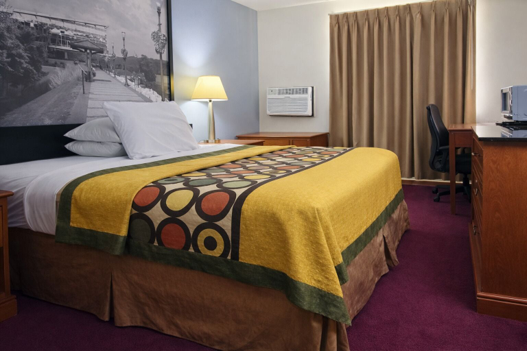 Room 5, ALGONA INN, Kossuth