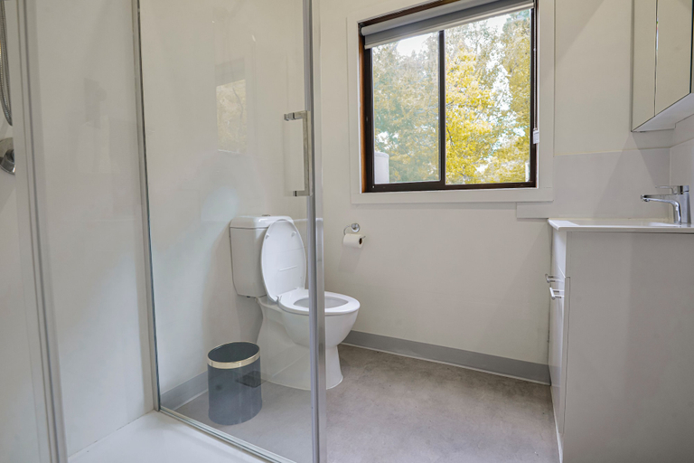 Bathroom, StayAU Ski&Lakeside Big group Retreat, Alpine - East