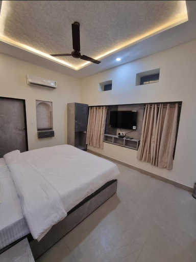 Bedroom 2, Green Villa - Luxury Rooms at peaceful location -200 mtrs away from Bus Stand -500 mtrs from Udaipur, Udaipur