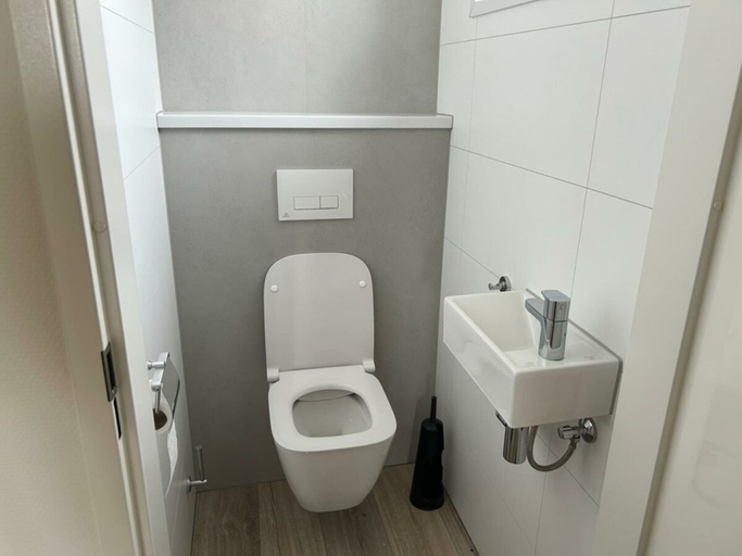 Bathroom 5, Just Nature Light 4, Steenderen