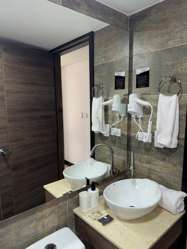 Bathroom 3, Hotel WLH Gold Bogota, Santafé de Bogotá