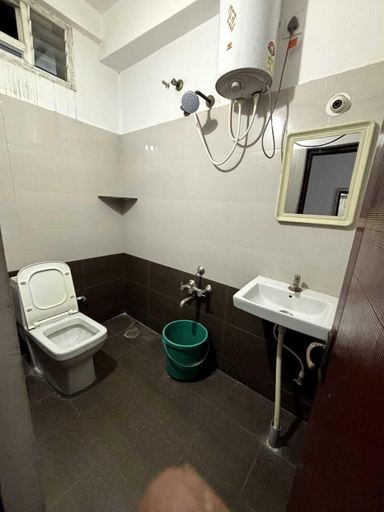 Bathroom 2, SLV ROYAL RESIDENCY HOTEL, Ramanagara