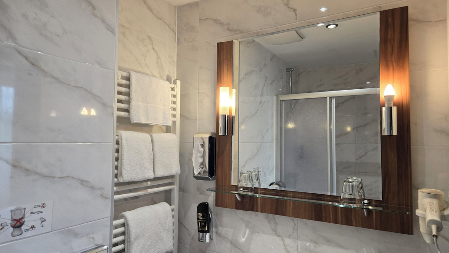 Bathroom 3, Hotel König, Wien