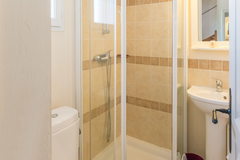 Bathroom 2, Spacious Duplex Retreat for 8, Ardèche