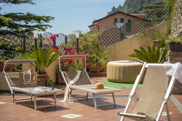 Room 4, Casa di Trilly - With Hot Tub Lemon Garden, Salerno