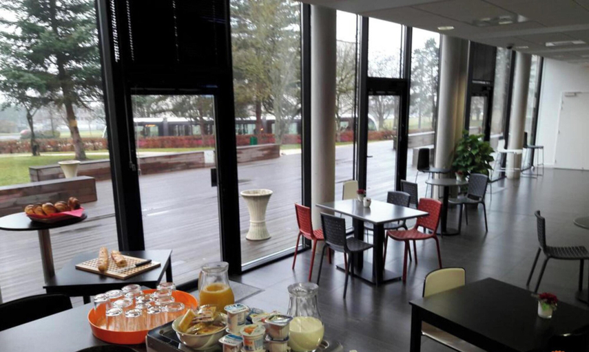 Dining 5, Adonis Dijon Single Apartment, Côte-d'Or