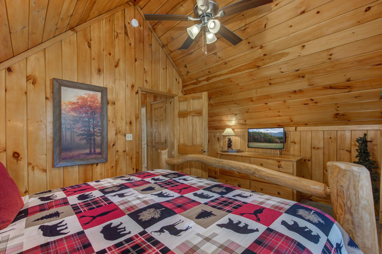Room 5, Lil Smoky Mountain Retreat, Sevier