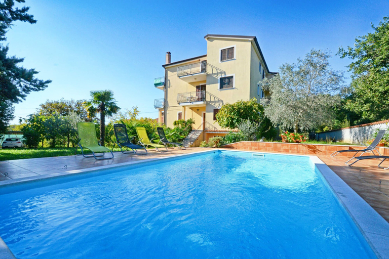 Pool 2, Apartment With Pool Near Kanegra Beach, Umag