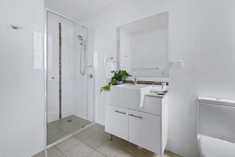 Bathroom 5, Hotel Diana South Brisbane, Brisbane