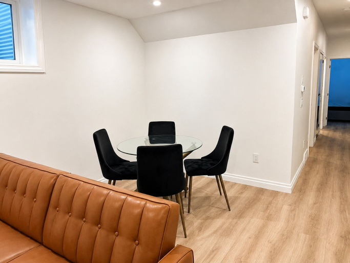 Dining, Calgary Urban Suites B, Division No. 6