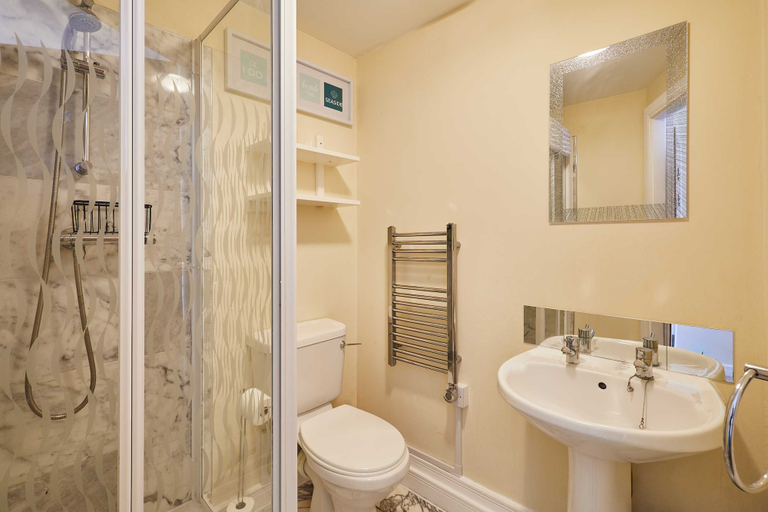 Room 4, Host Stay - Elvinas, North Yorkshire