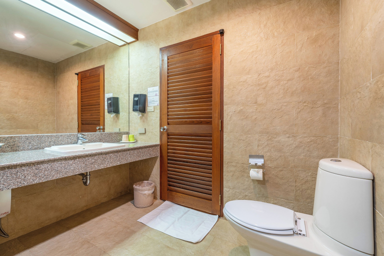 Bathroom 3, Sailom Resort Bangsaphan, Bang Saphan
