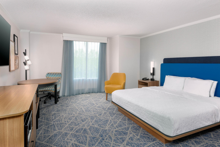 Bedroom 3, Hampton Inn South Plainfield-Piscataway, Middlesex