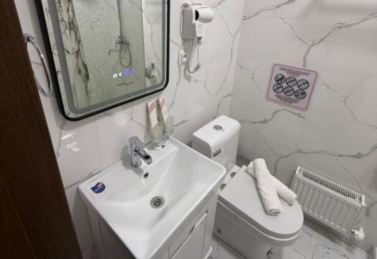 Bathroom 5, Shergiron Plaza, Buxoro