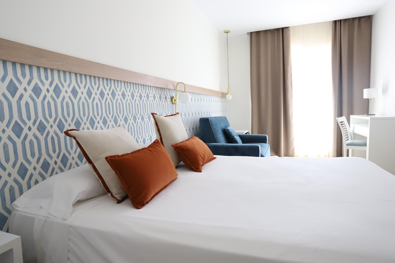 Bedroom 2, Hotel Oasis con parking incluido, Córdoba