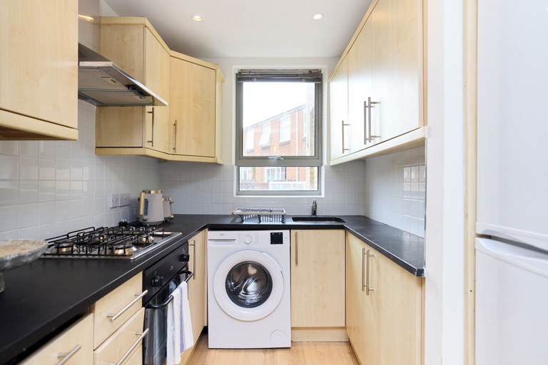 Private kitchen 4, Stoke Newington Olive Velvet Three-Bed, London