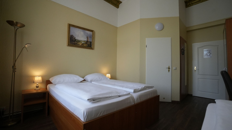 Bedroom 4, Hotel AI Königshof, Berlin
