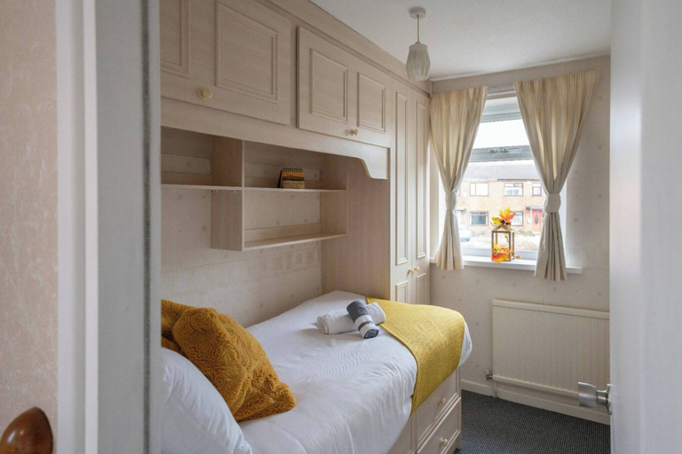 Room 5, 3-bed Westhoughton, Contractors and Parking, Bolton