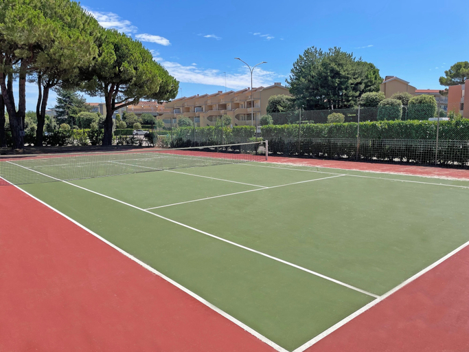 Sport court, Enjoy a Flat Surrounded by Pools, Venezia