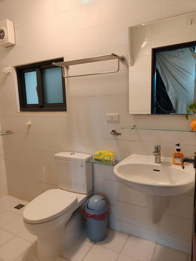 Bathroom 3, Come Home Travel, Tainan