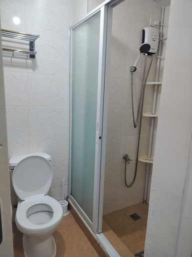 Bathroom 2, Tum's Mplace Staycation 5th Floor Tower A, Quezon City