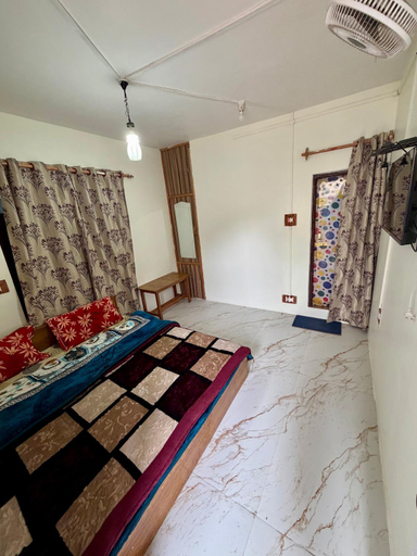 Bedroom 3, sonamarg snow view, Ganderbal