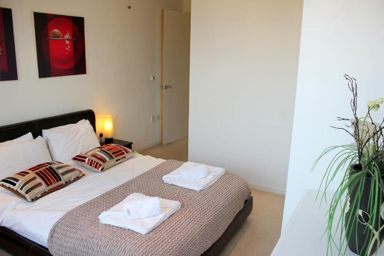 Room 5, The Luxurious Penthouse, Cambridgeshire