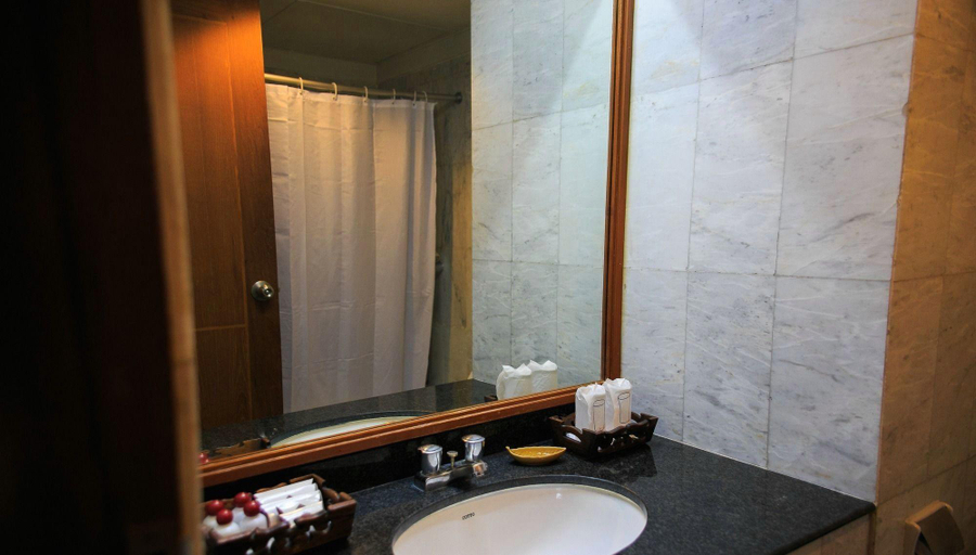 Bathroom 4, Wienglakor Hotel, Muang Lampang