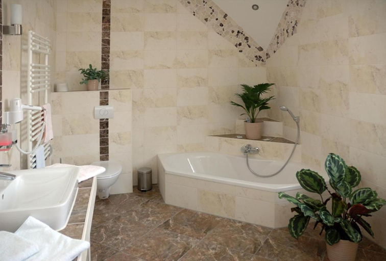 Bathroom 4, Hotel Zur Wildtranke, Spree-Neiße