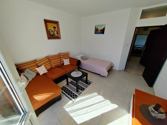 Room 2, Poncho Apartment Close to Center, Novalja