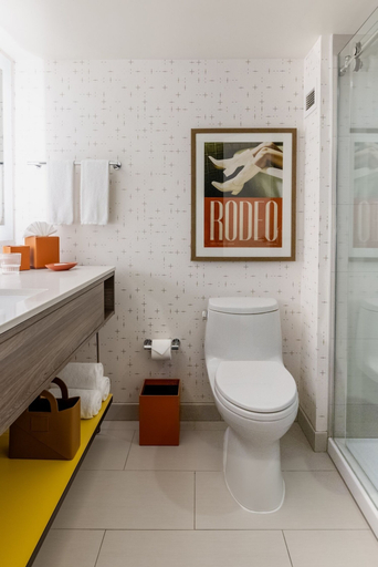 Bathroom 5, The Arlin, a Tribute Portfolio Hotel by Marriott, Arlington