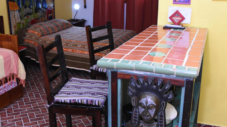Food & Drinks 4, Room-cancun Guest House 2, Isla Mujeres