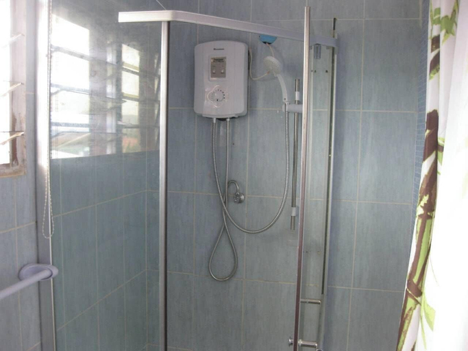 Bathroom 4, Room-ghouse Room B Ideal For Friends fam, Tema