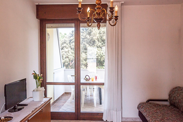 Living area, Seaside Happiness Flat and Shared Pool in Rosolina, Rovigo