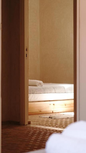 Bedroom 2, The Line Up, Tiznit