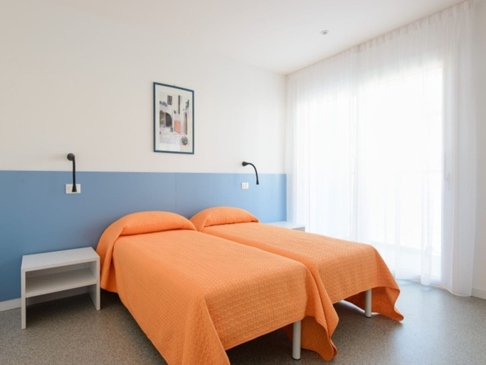Room 2, Colorful Property in Lignano, Udine