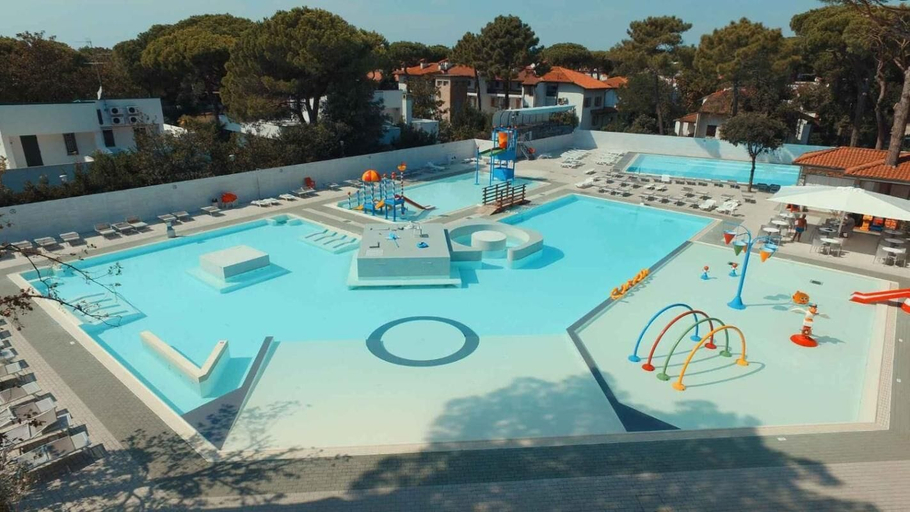 Pool 2, The Charming Mare Pineta-mobile Home-4 Persons, Ferrara