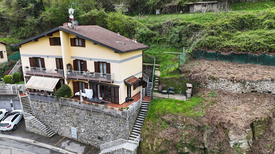 Front of property 5, Casa Adri, Como