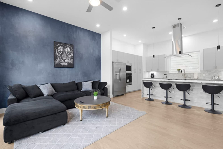 Room 4, Perfect Houston Group Stay for 12 With 6 Beds 6 Baths, Houston