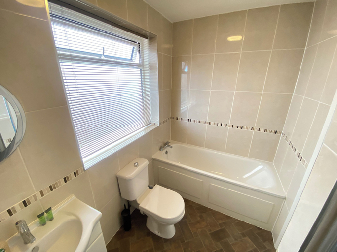 Bathroom 2, The Fern Two Bedroom Escape, London
