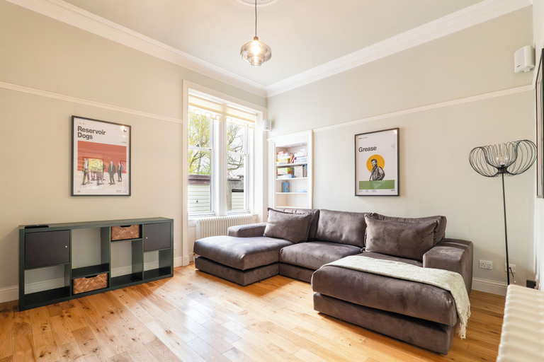 Living area 4, Spacious 4BR - Private driveway & Garden, South Lanarkshire