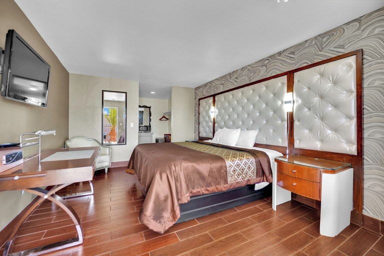 Room 3, Vintage Vegas Motel, Clark