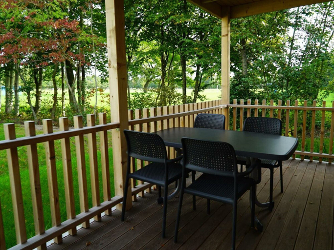 Outdoor dining 3, Holiday Home in Kaatsheuvel With Terrace, Loon op Zand