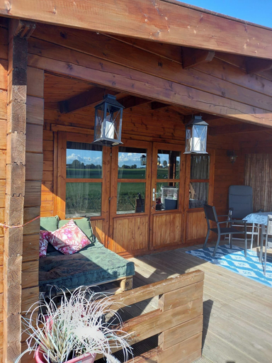 Terrace/patio, Cabin Sleeps 4 With Hot Tub and Garden, Franekeradeel