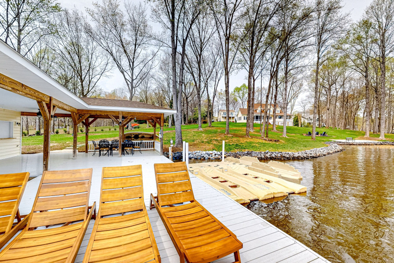 Terrace/patio 5, Lakefront Home With Private Dock, Kayaks, Beach, Badminton, Firepit, & Deck, Spotsylvania